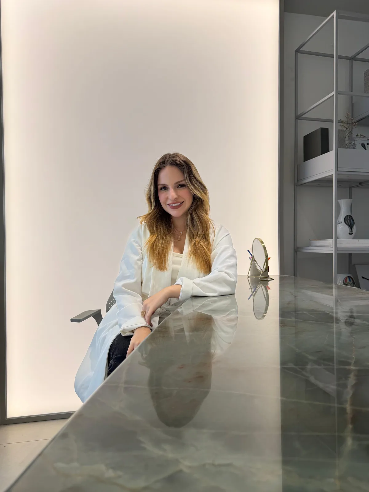 Dra. Giovana Miranda, cirurgiã-dentista especializada em harmonização orofacial, na Clínica Velleza em Natal